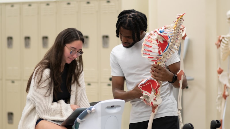 Explaining spinal anatomy with a model